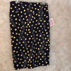NWT LulaRoe Cassie Size Medium Skirt. Black, yellow and gray.